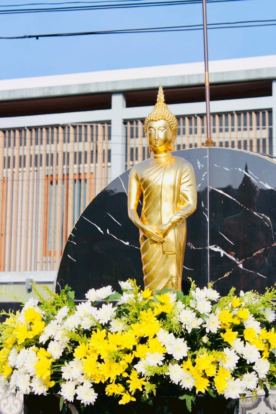 กิจกรรมสรงน้ำพระ และร่วมรดน้ำขอพรผู้บังคับบัญชา