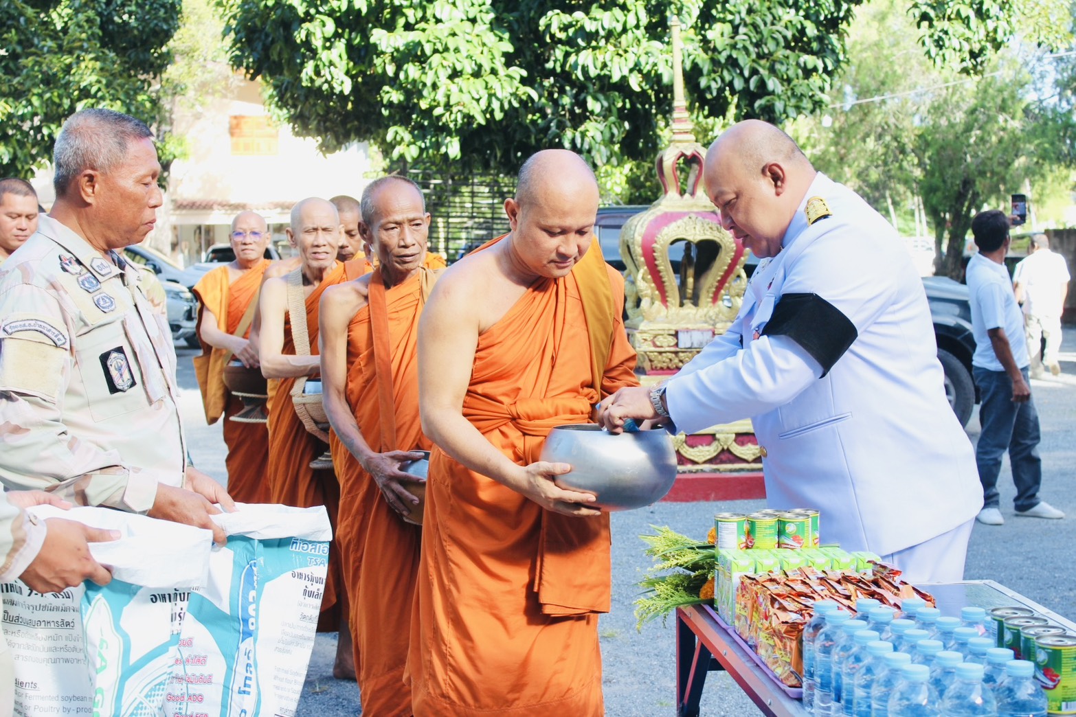 พิธีเจริญพระพุทธมนต์และทำบุญตักบาตร เนื่องในโอกาสฉลองพระชนมายุ ๙๙ พรรษา สมเด็จพระอริยวงศาคตญาณ (อัมพร อมฺพโร) สมเด็จพระสังฆราช สกลมหาสังฆปริณายก ๒๖ มิถุนายน ๒๕๖๙